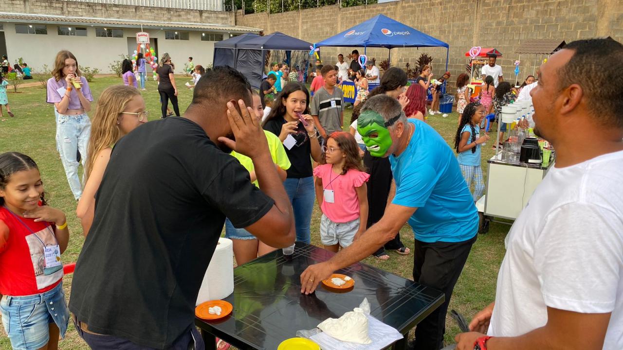 Foto 8 de 9 — Centenas de crianças participam de festa de graça Araraquara; 'alegria tomou conta'